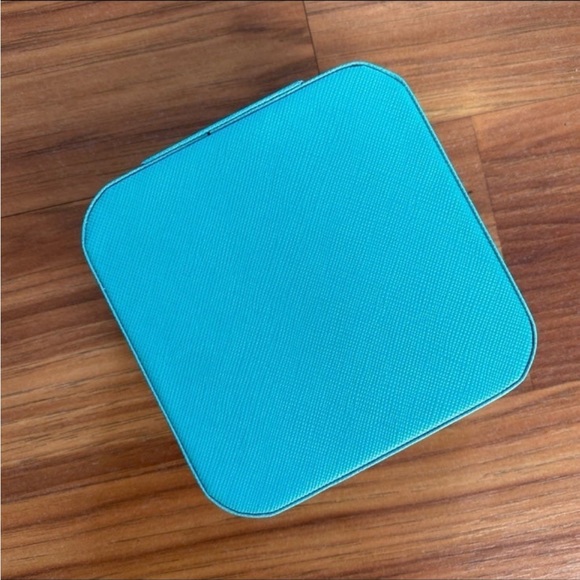 ❗️SOLD❗️Jewelry Travel Case & Necklace Bundle - Picture 10 of 12